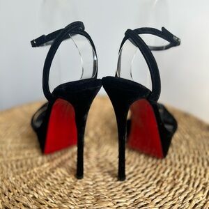 Christian Louboutin Alta Qween. -150 velvet, Black.